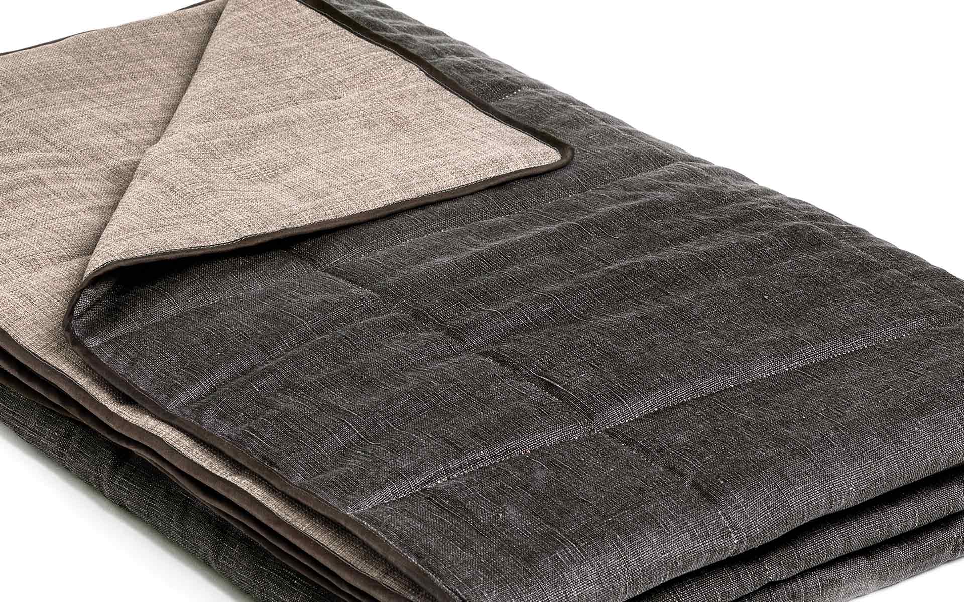 Mrs.Me Bedendspread Cosmos Ebony 1920x1200 detail