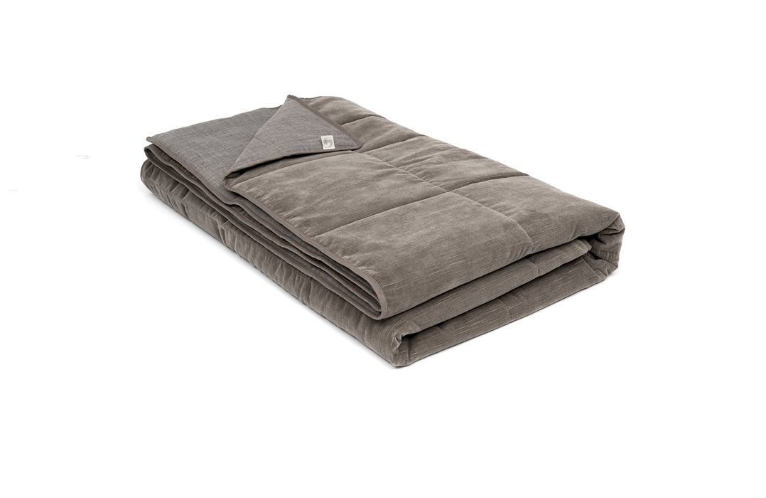 MrsMe bedendspread Hero Taupe vintage coated velvet 1920x1200