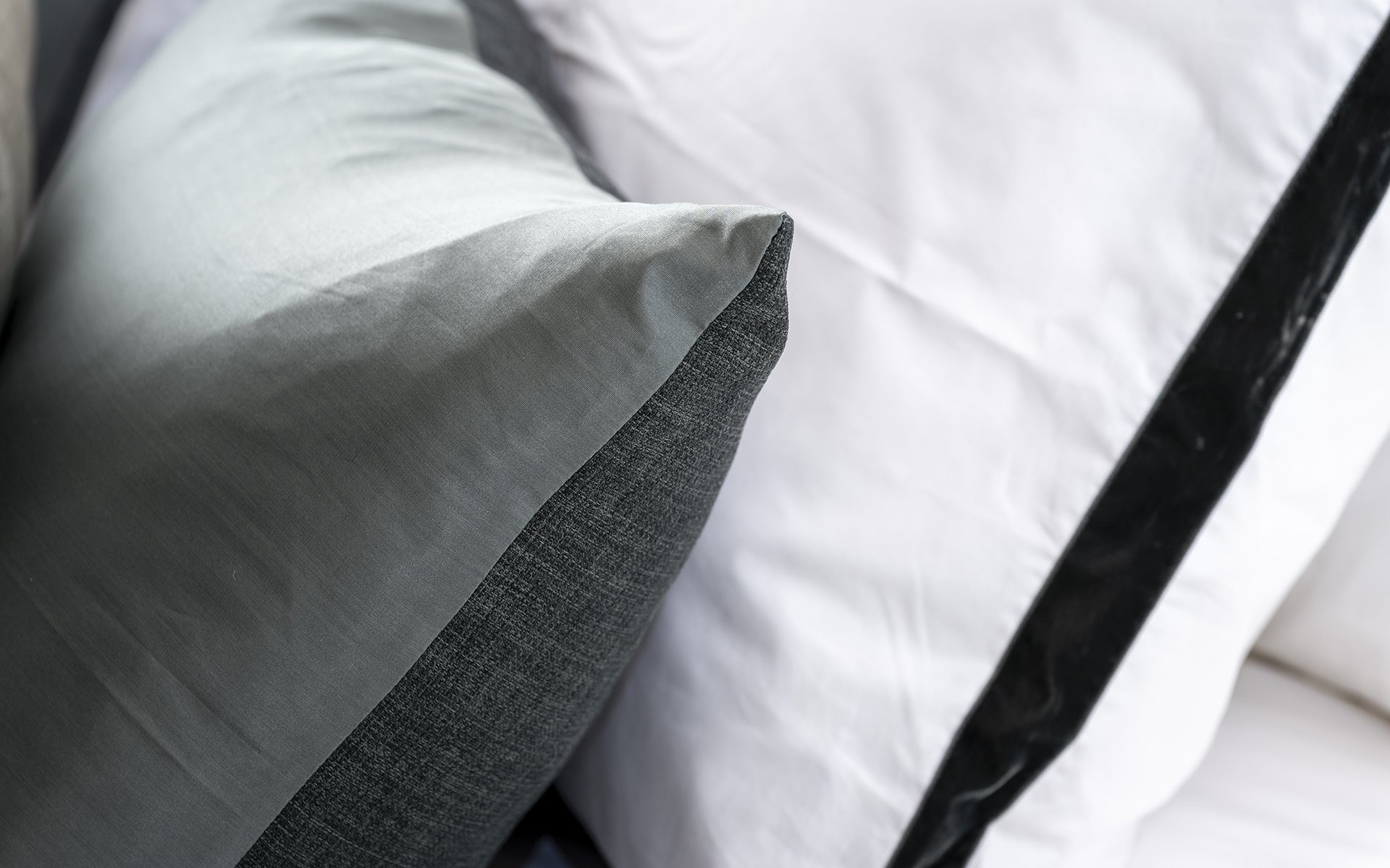 Mrs.Me home couture - cushion Echo Twilight detail5 WEB