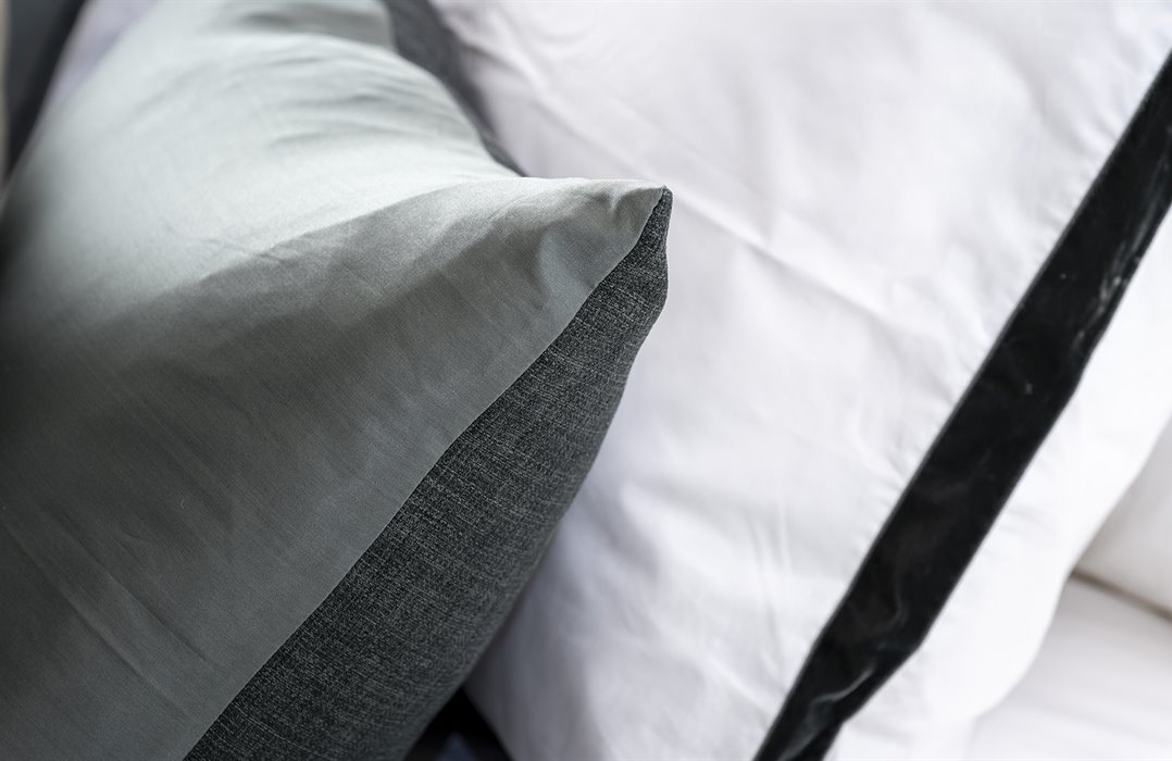 Mrs.Me home couture - cushion Echo Twilight detail5 WEB