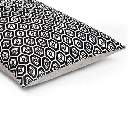 Mrs.Me home couture - cushion Eye OffwhiteBlack detail 2