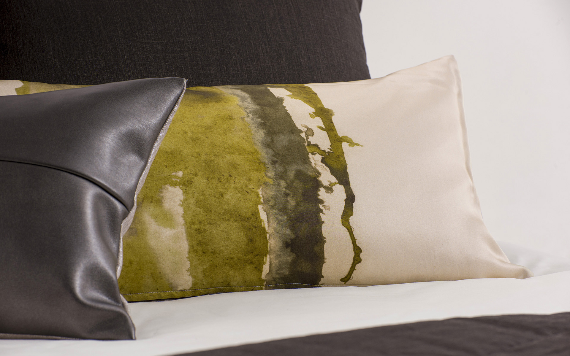 Mrs.Me home couture - cushion Gouache detail4