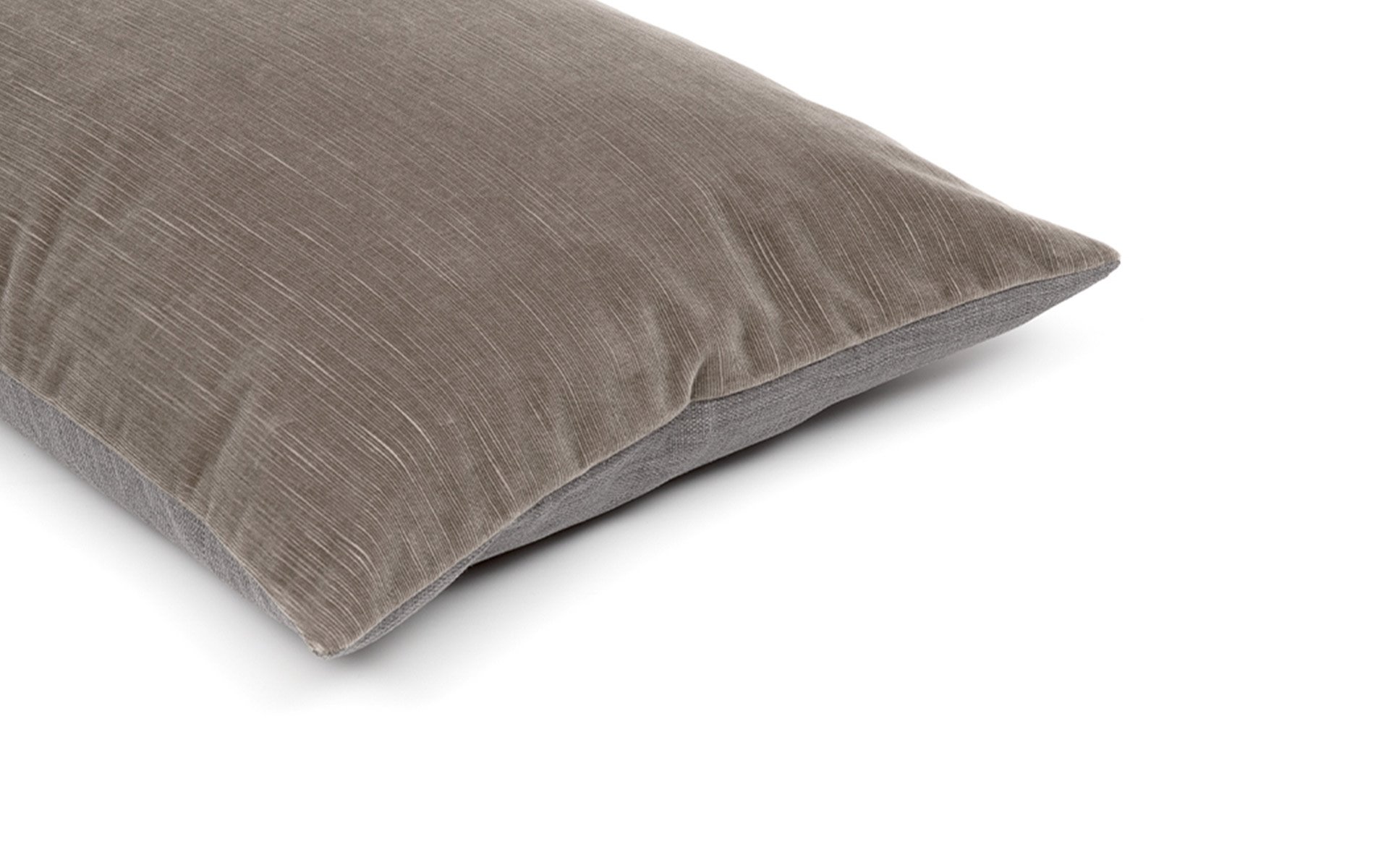 Mrs.Me cushion Hero Taupe vintage coated velvet detail 2 1920 x 1200