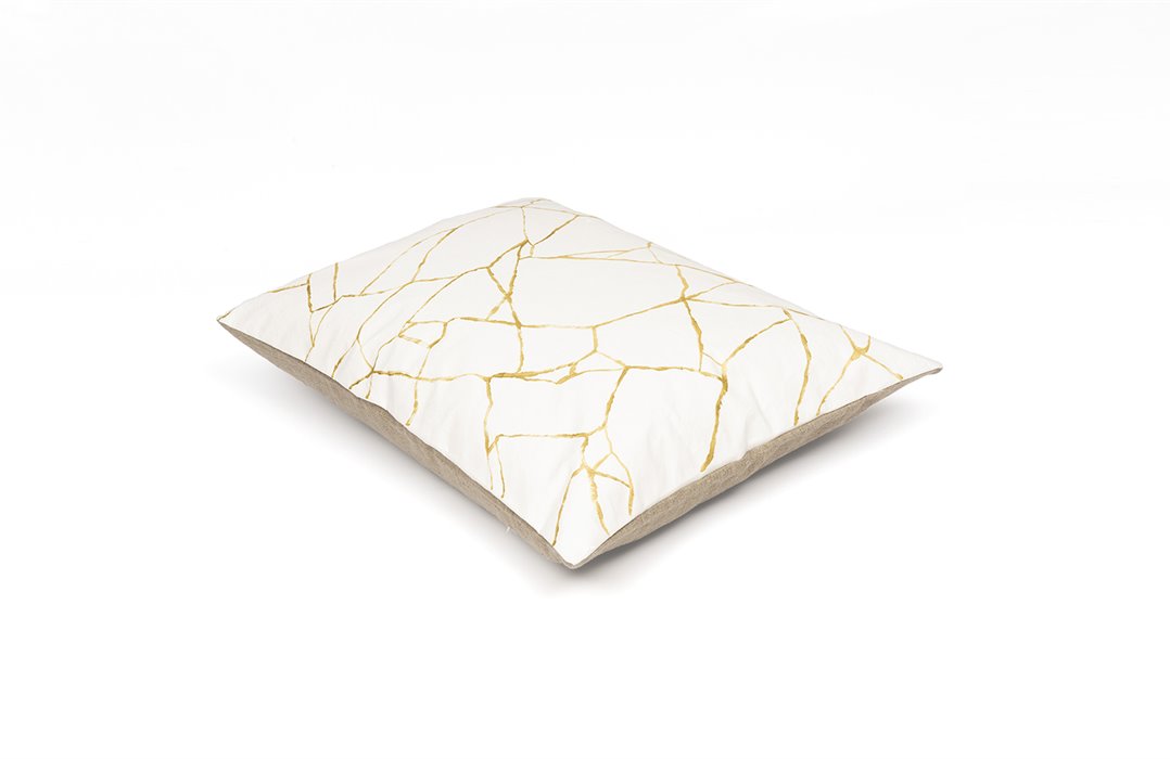 MrsMe cushion Kintsugi Chalkwhite Gold handpainted productoverview tiles