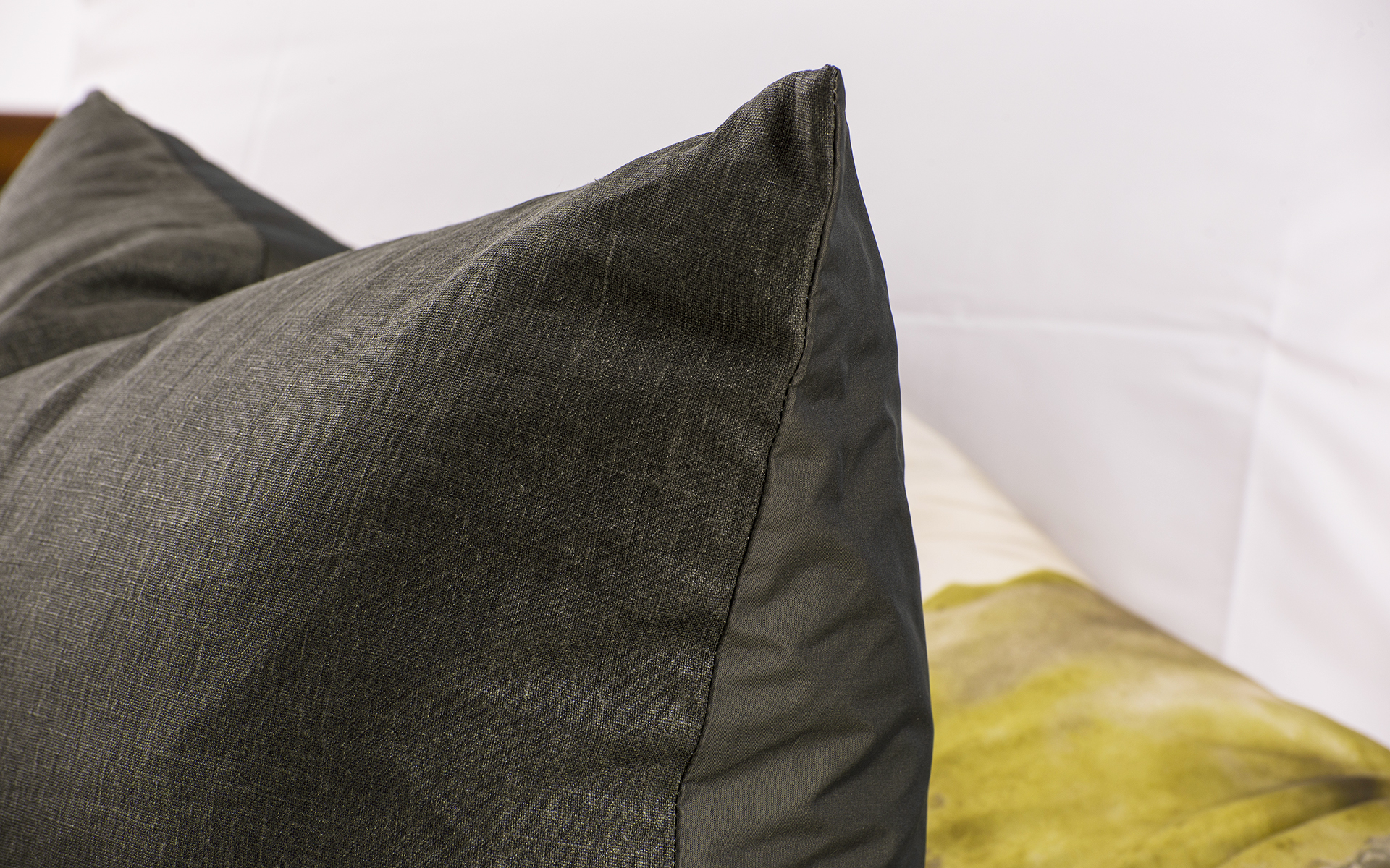 Mrs.Me home couture - cushion Nightfall Sepia detail2