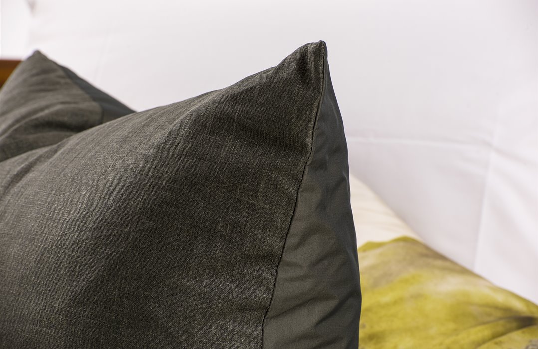 Mrs.Me cushion Nightfall Sepia detail2 LR