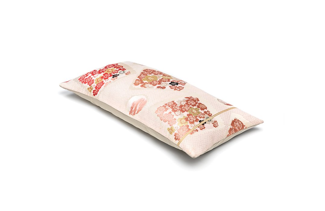 MrsMe cushion Obi 6A 1920x1200 overviewpg