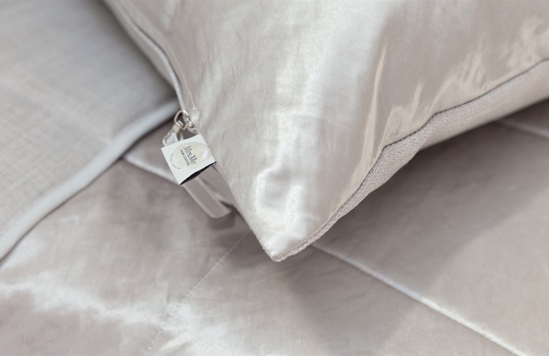 MrsMe Cushion Bedspread Sublime Sand detail 1920x1200