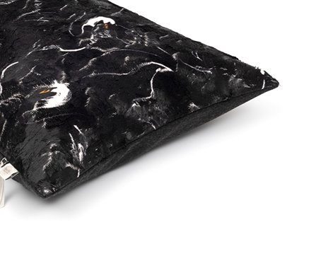 Mrs.Me home couture - cushion Swan Black details 1920 x 1200 1