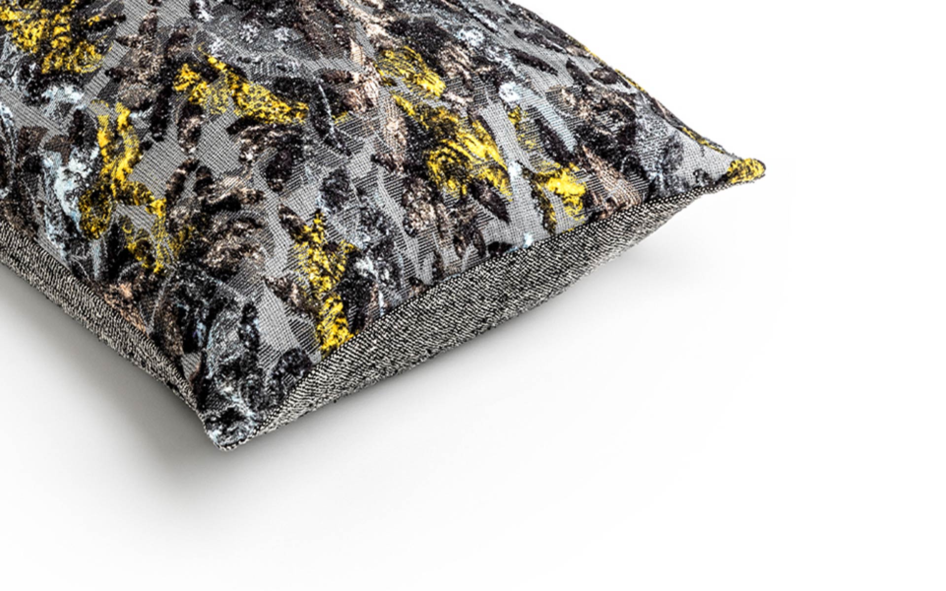 Mrs.Me home couture - Cushion TIger jaquard detail 2
