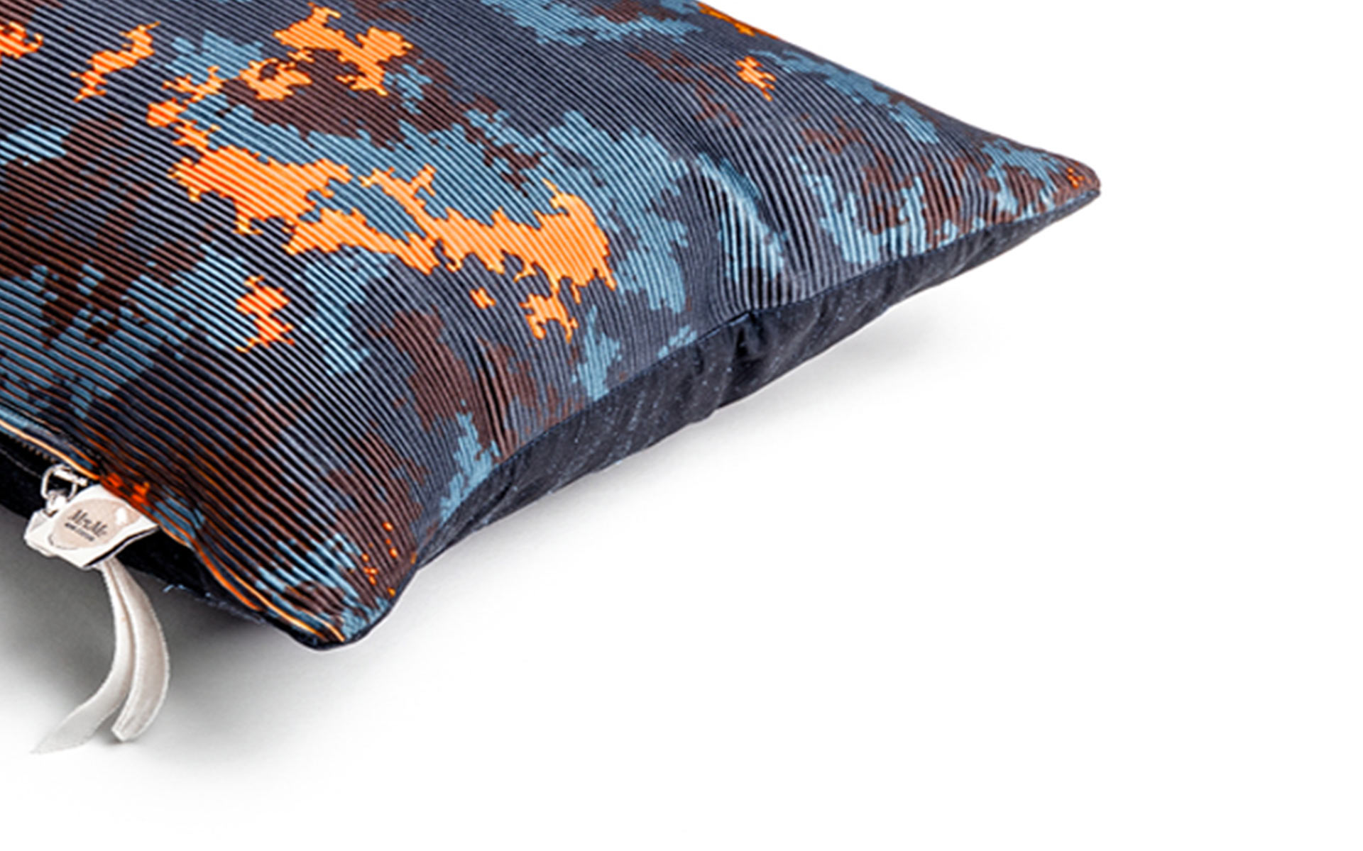 Mrs.Me home couture - cushions Level Universe detail 1